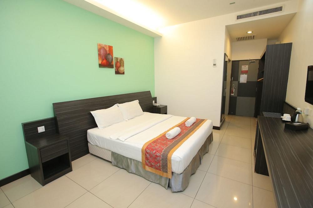 Downtown 3*