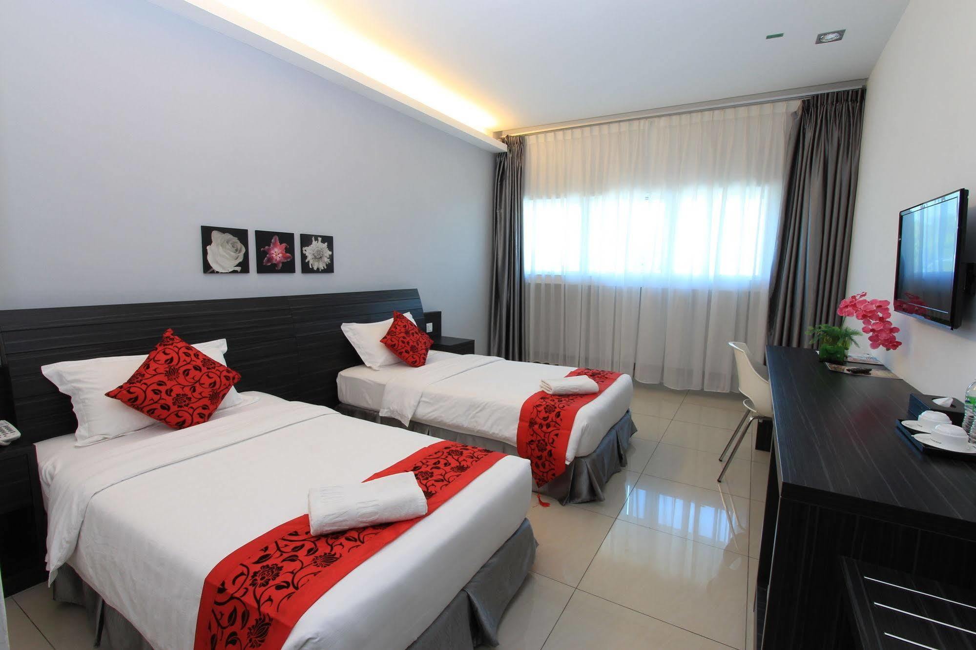 Hotel Downtown 3*